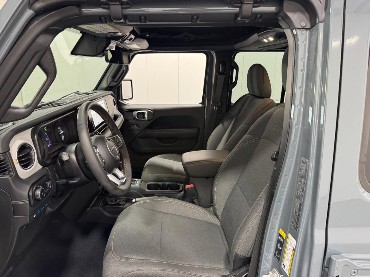 Jeep Wrangler 4xe Vehicle Full-screen Gallery Image 25