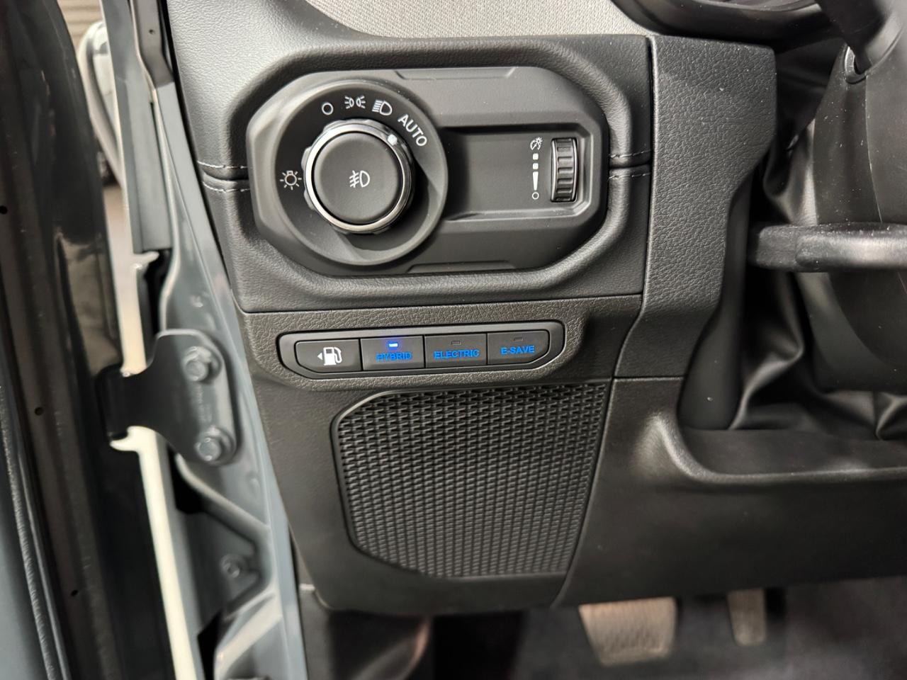 Jeep Wrangler 4xe Vehicle Full-screen Gallery Image 28