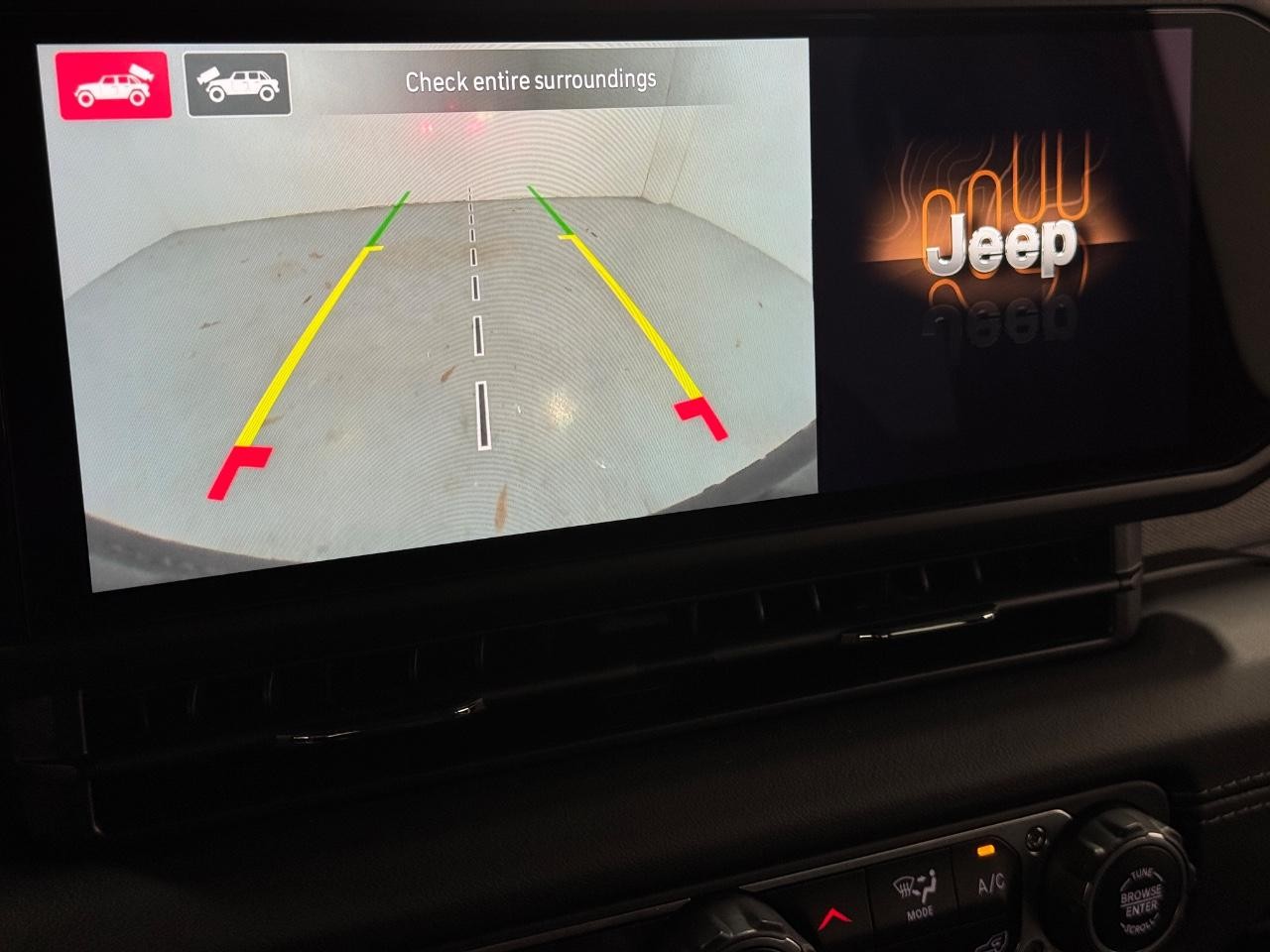 Jeep Wrangler 4xe Vehicle Full-screen Gallery Image 32