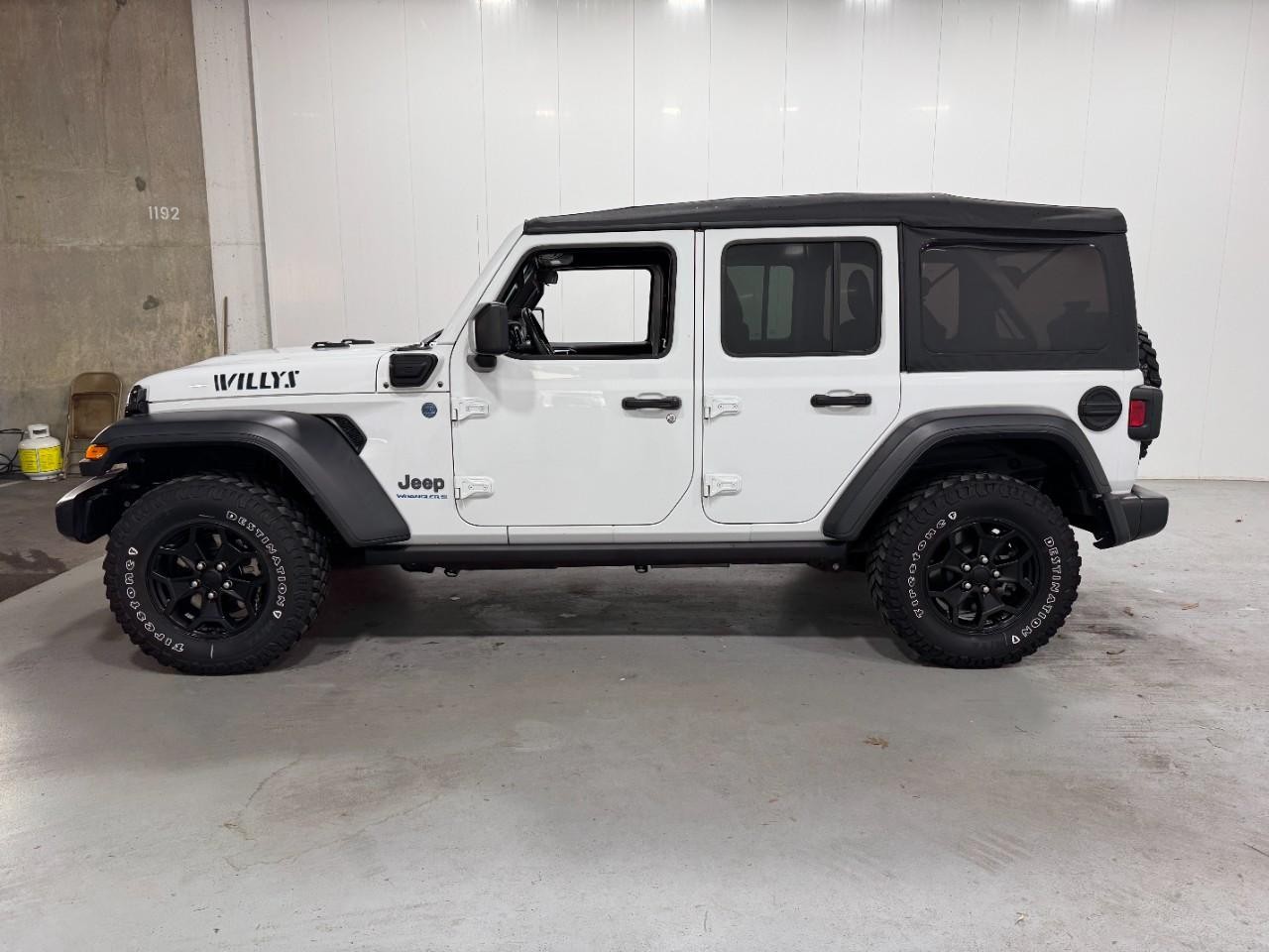Jeep Wrangler 4xe Vehicle Full-screen Gallery Image 2