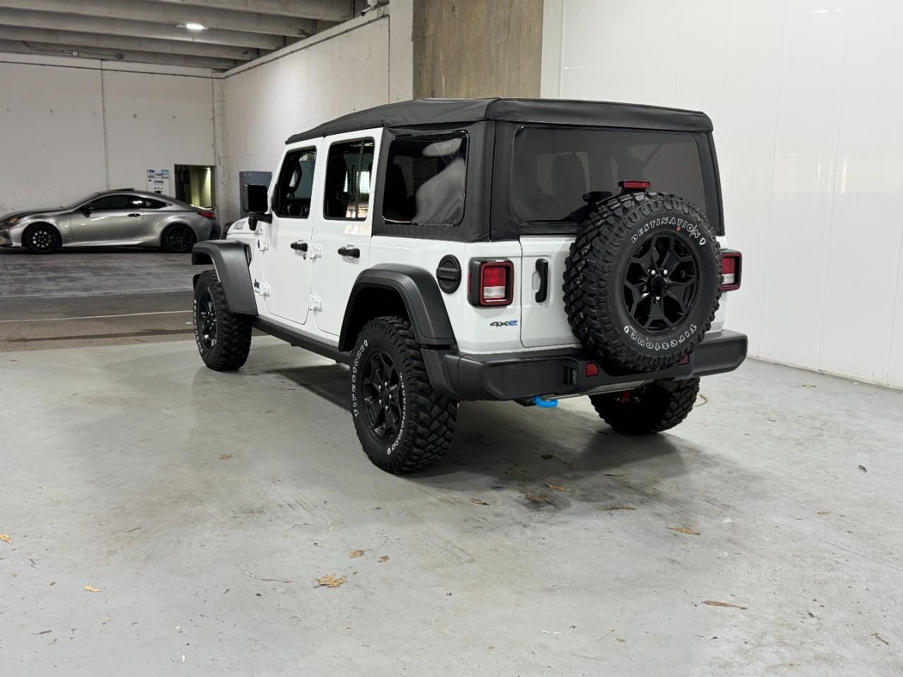 Jeep Wrangler 4xe Vehicle Full-screen Gallery Image 3
