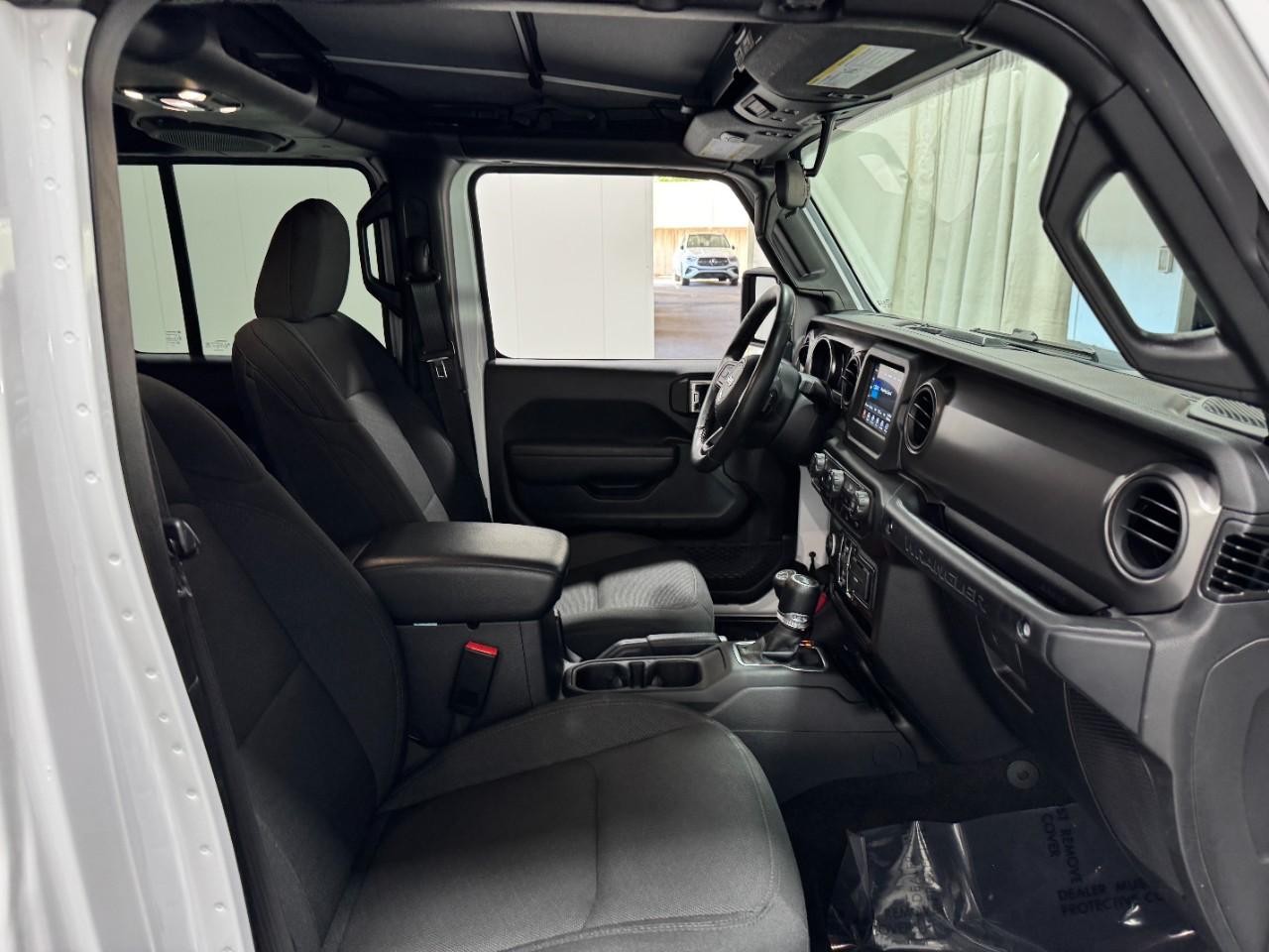Jeep Wrangler 4xe Vehicle Full-screen Gallery Image 17