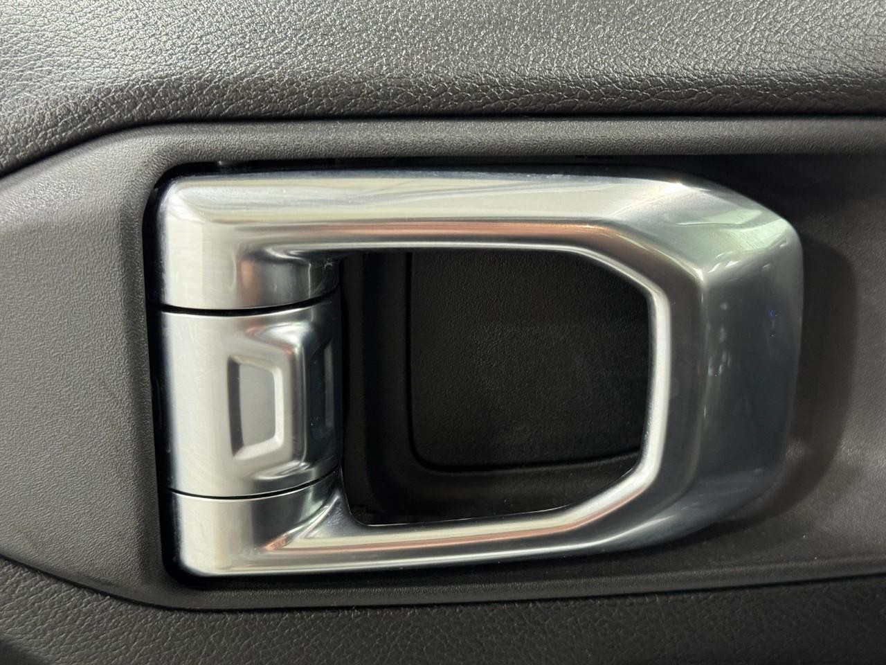 Jeep Wrangler 4xe Vehicle Full-screen Gallery Image 23
