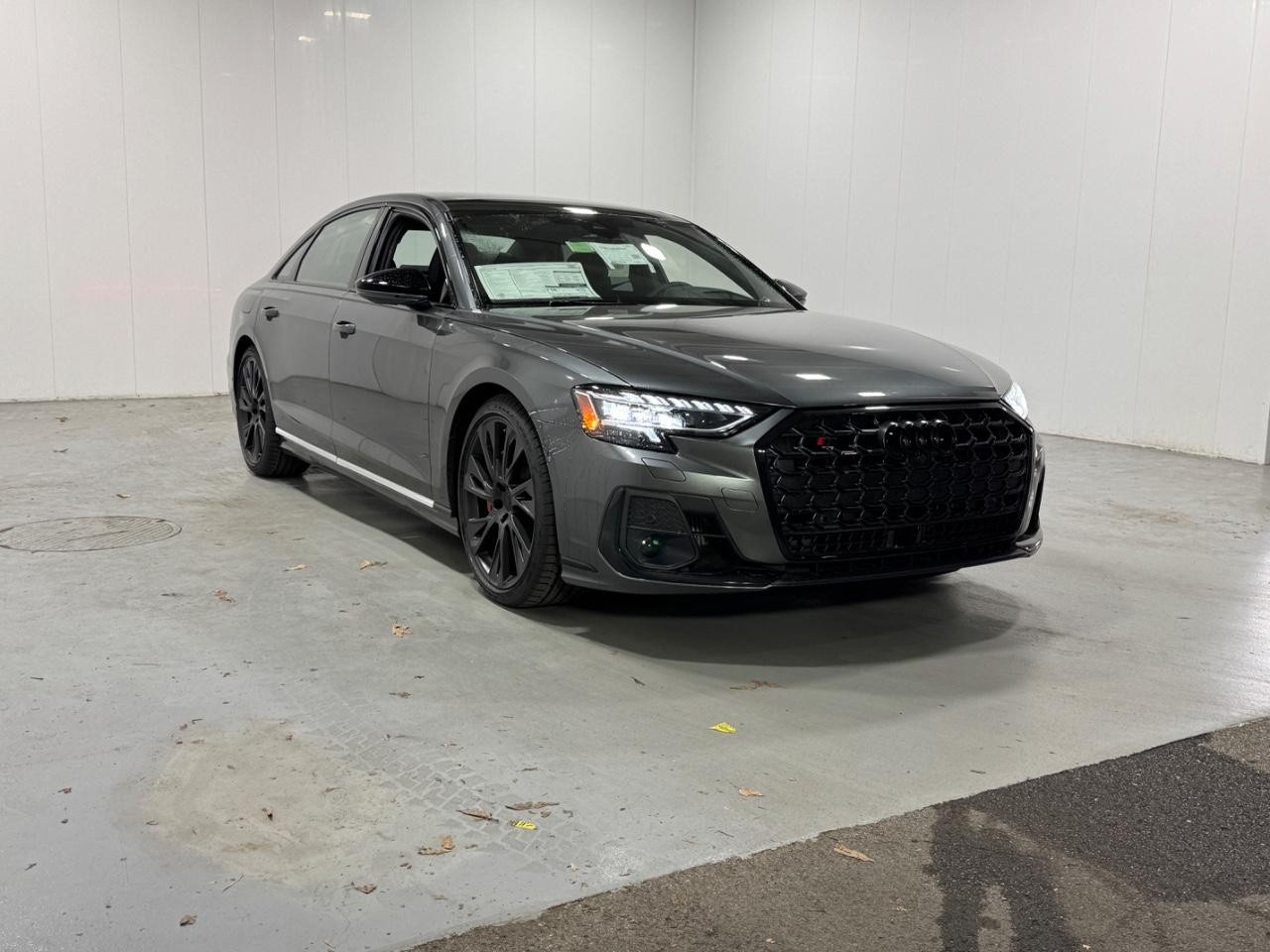 Audi S8 Vehicle Full-screen Gallery Image 6