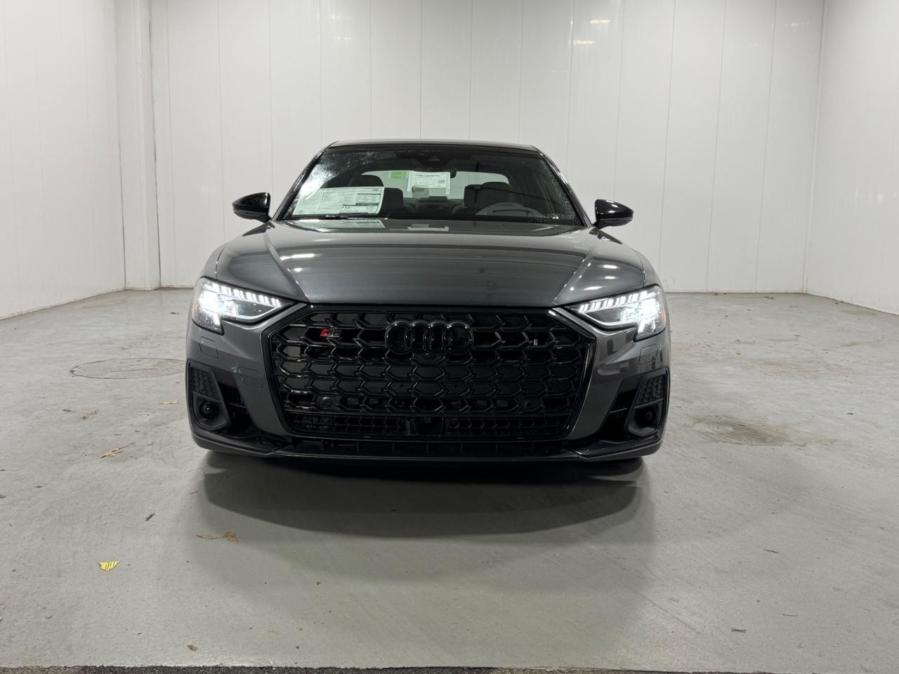 Audi S8 Vehicle Full-screen Gallery Image 7