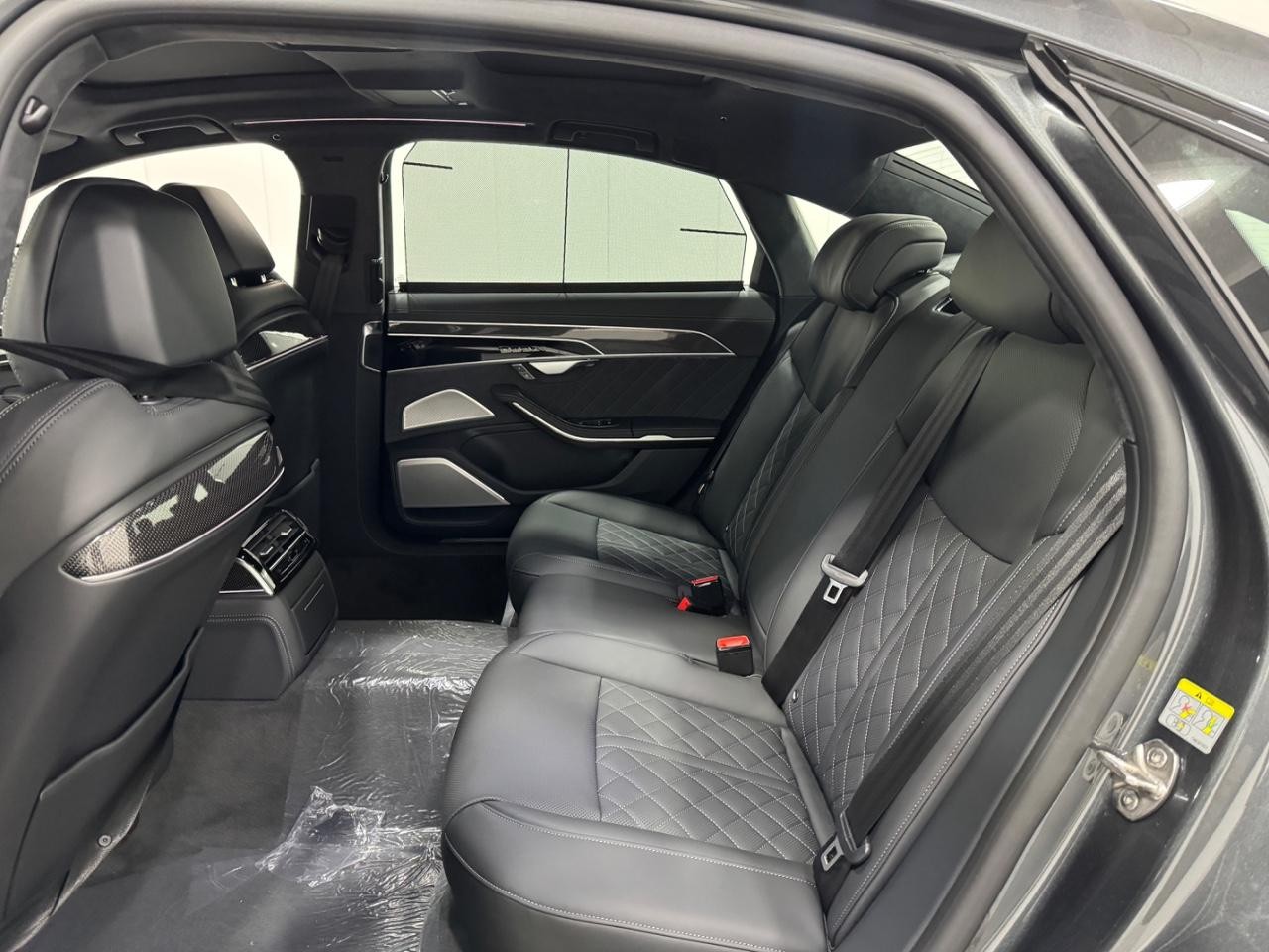 Audi S8 Vehicle Full-screen Gallery Image 8