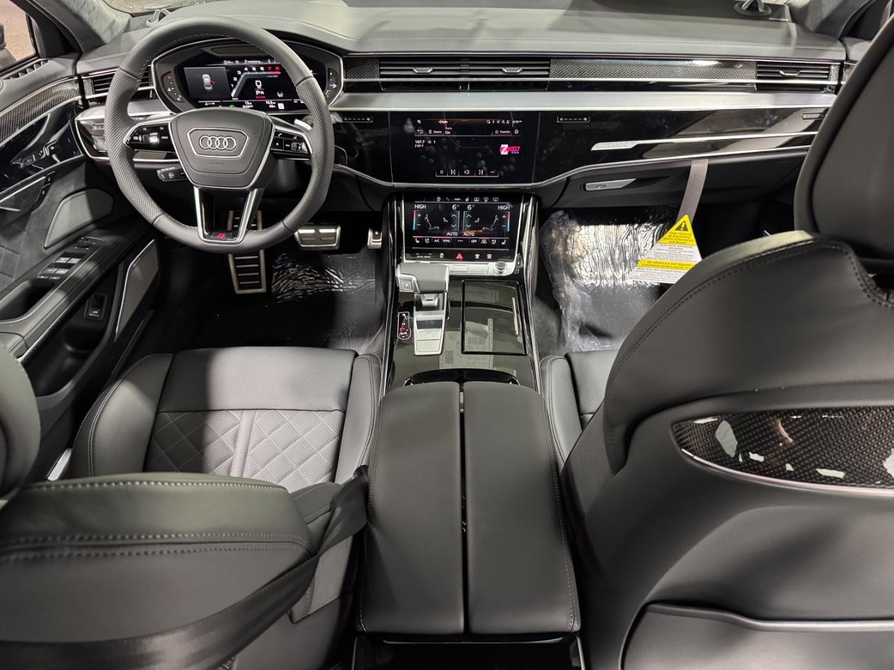 Audi S8 Vehicle Full-screen Gallery Image 12