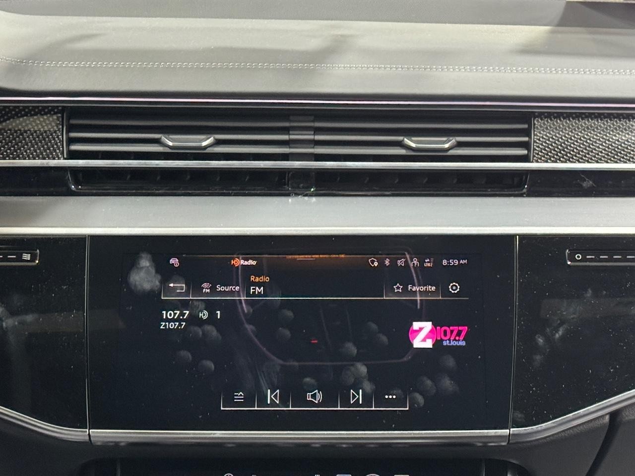 Audi S8 Vehicle Full-screen Gallery Image 14