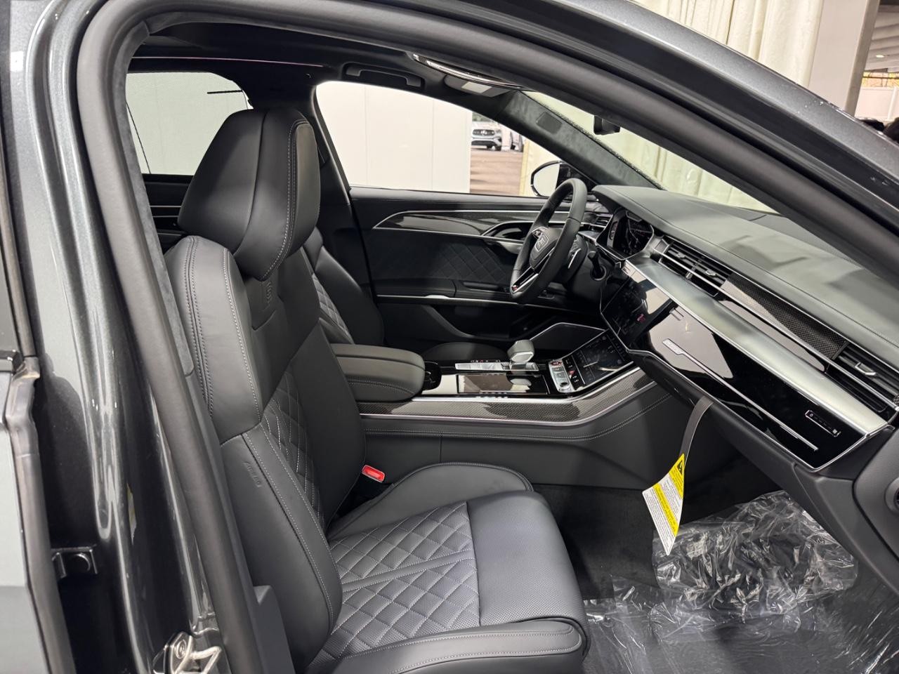 Audi S8 Vehicle Full-screen Gallery Image 18