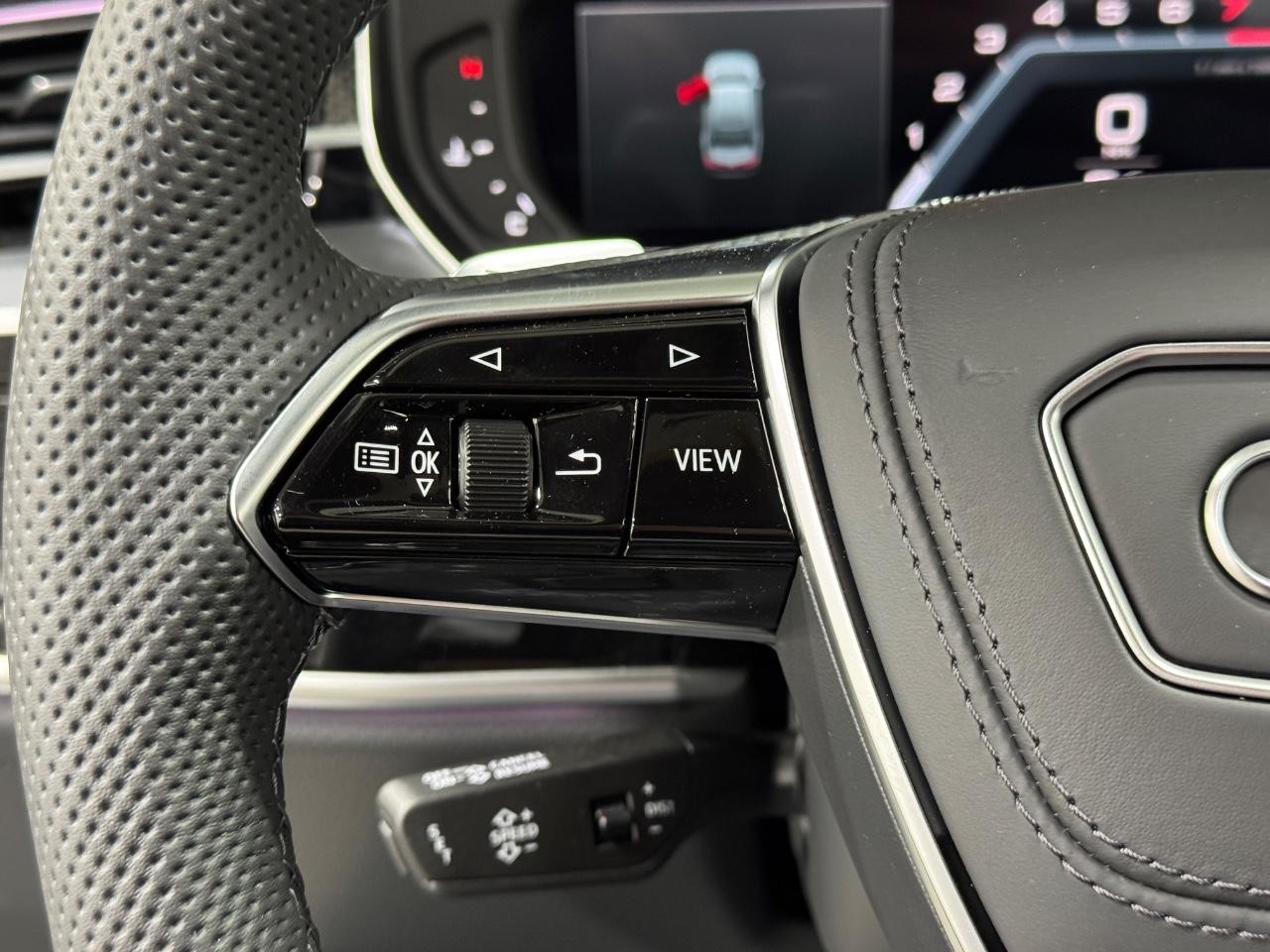 Audi S8 Vehicle Full-screen Gallery Image 32