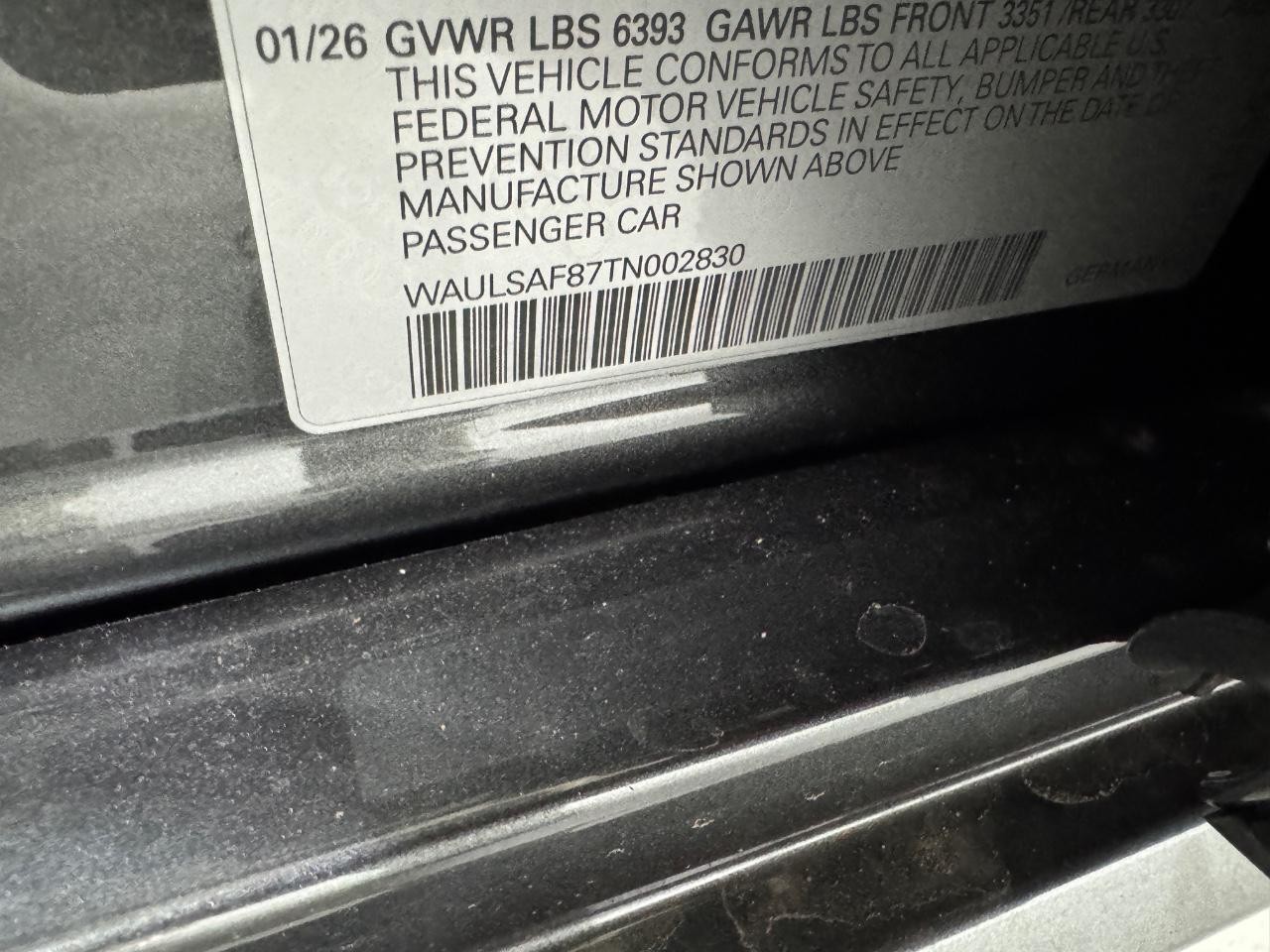 Audi S8 Vehicle Full-screen Gallery Image 36