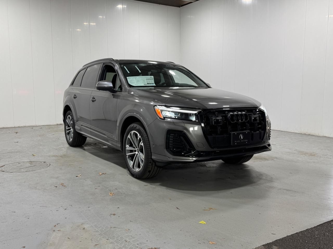 Audi Q7 Vehicle Full-screen Gallery Image 6