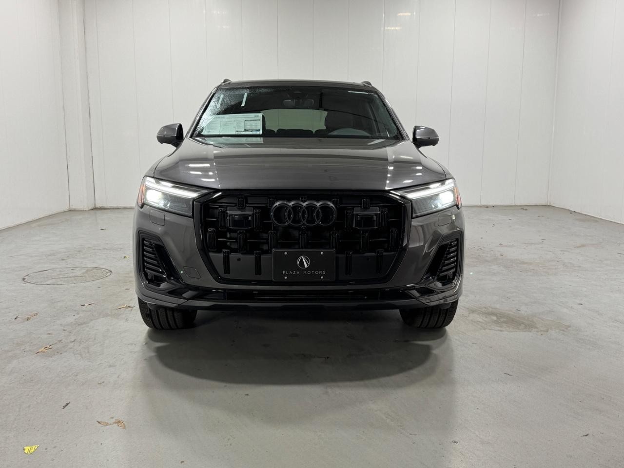 Audi Q7 Vehicle Full-screen Gallery Image 7