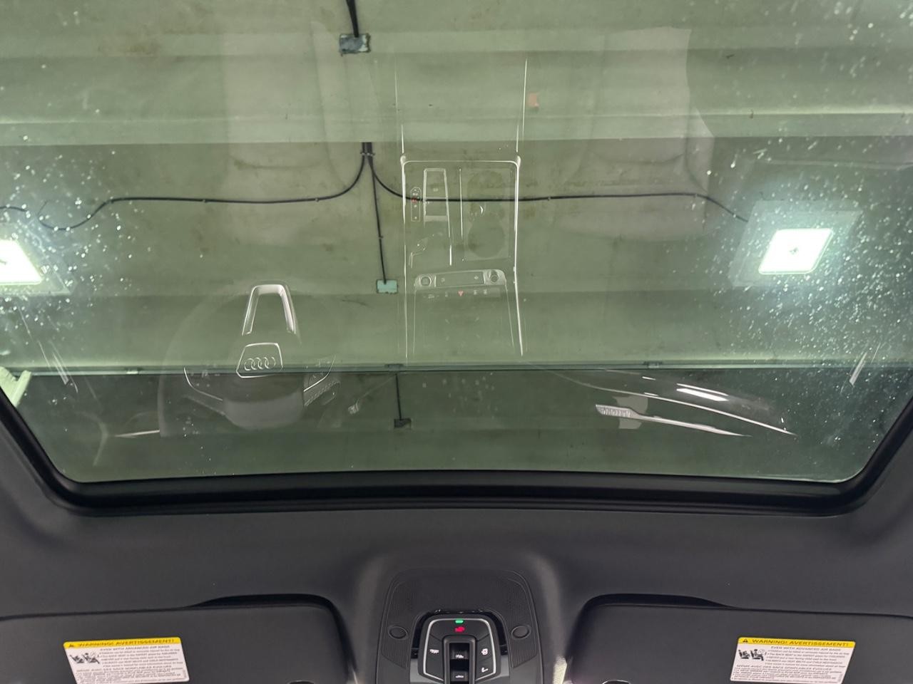 Audi Q7 Vehicle Full-screen Gallery Image 12