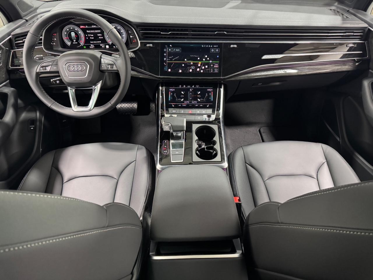 Audi Q7 Vehicle Full-screen Gallery Image 13