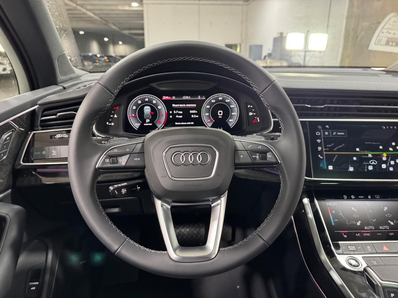 Audi Q7 Vehicle Full-screen Gallery Image 14