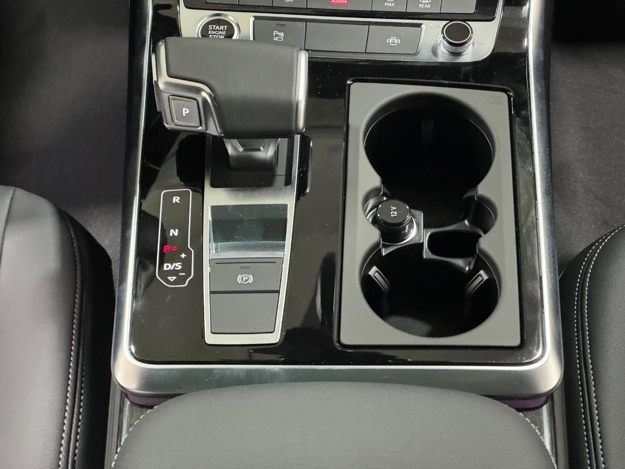 Audi Q7 Vehicle Full-screen Gallery Image 17