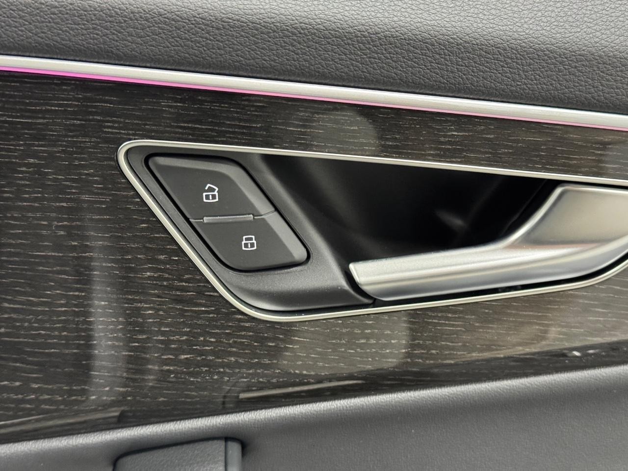 Audi Q7 Vehicle Full-screen Gallery Image 22