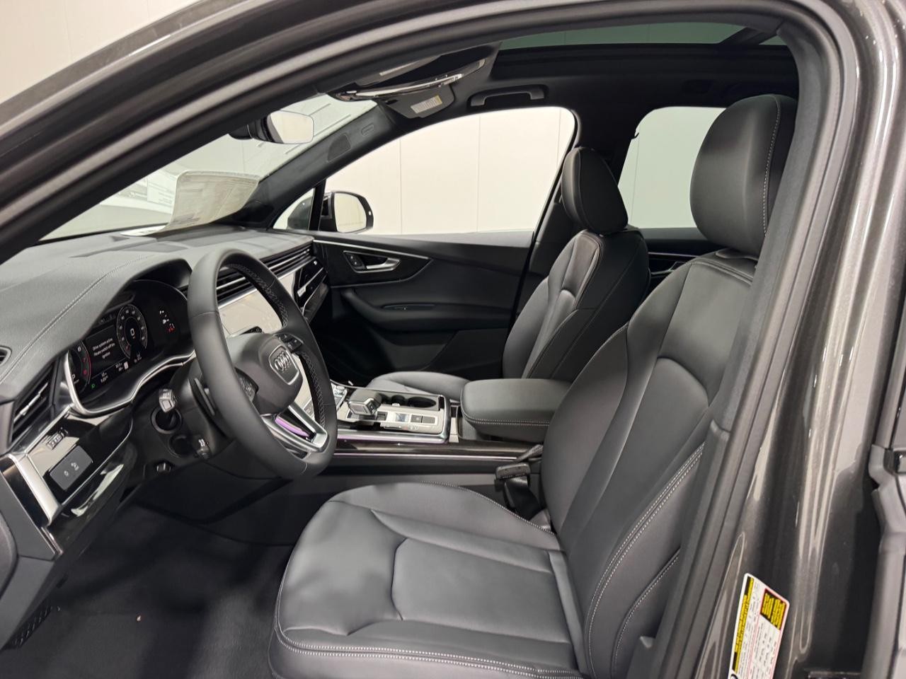 Audi Q7 Vehicle Full-screen Gallery Image 28