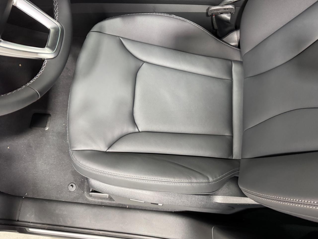 Audi Q7 Vehicle Full-screen Gallery Image 29