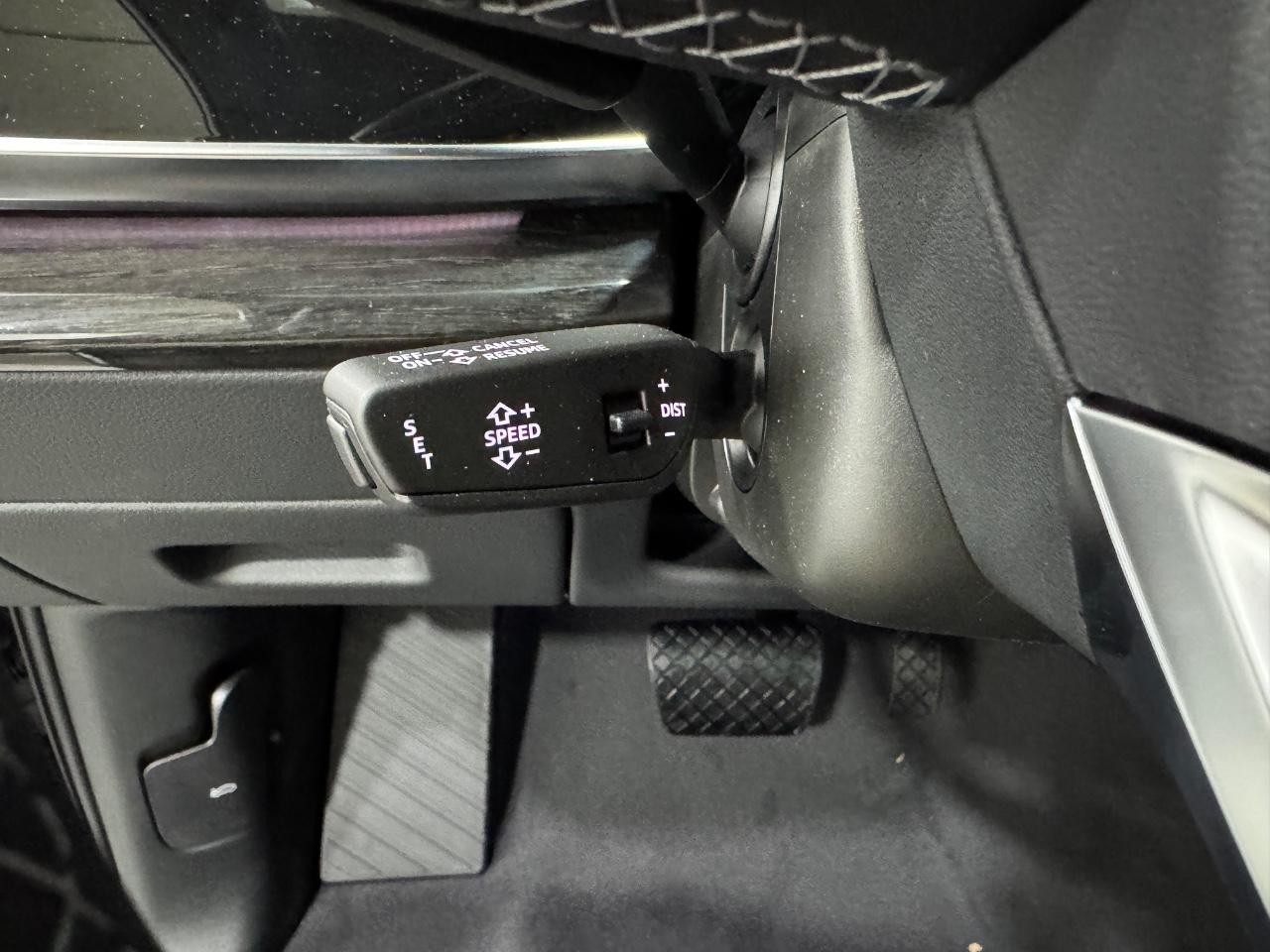 Audi Q7 Vehicle Full-screen Gallery Image 32