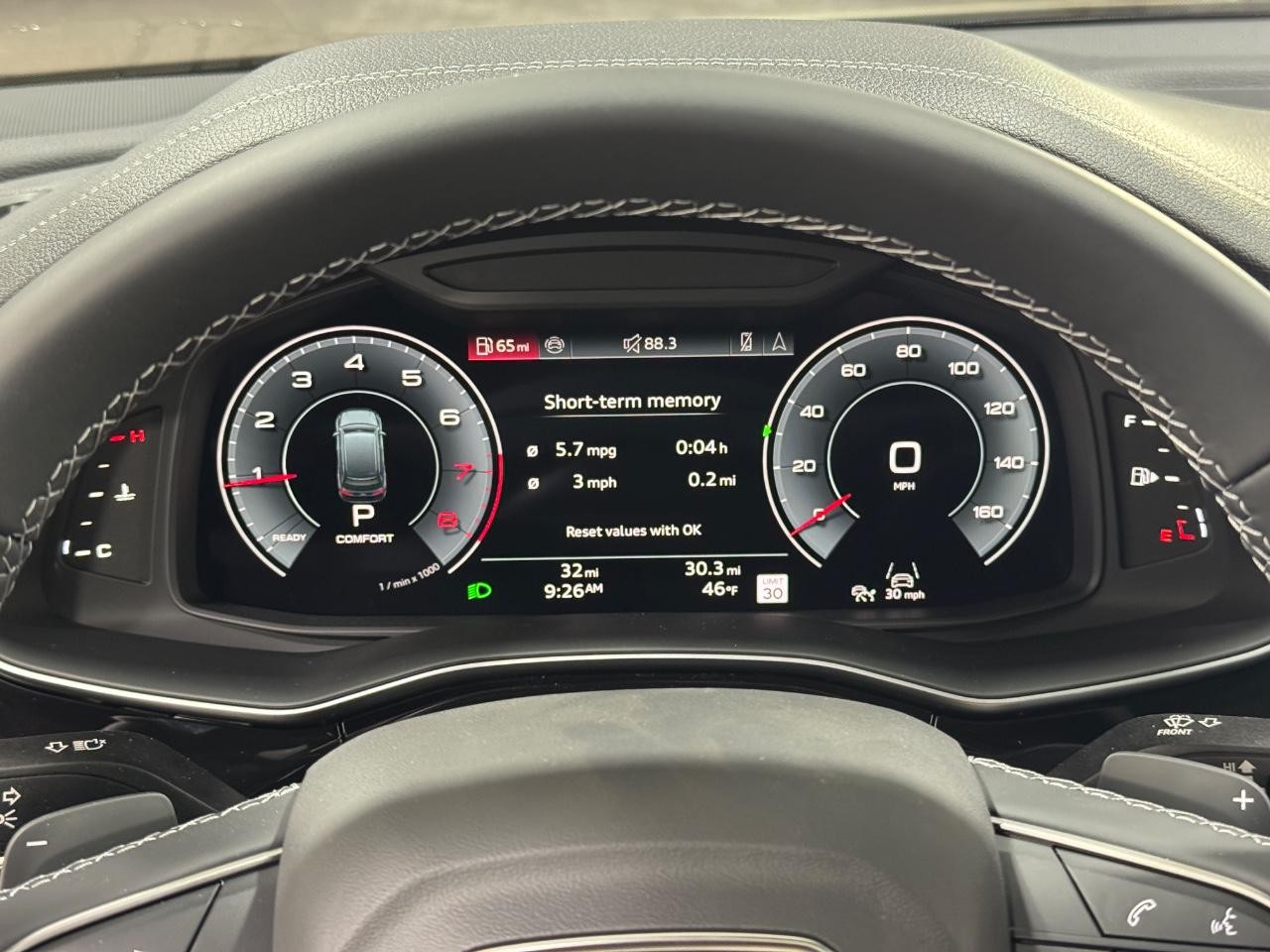 Audi Q7 Vehicle Full-screen Gallery Image 35
