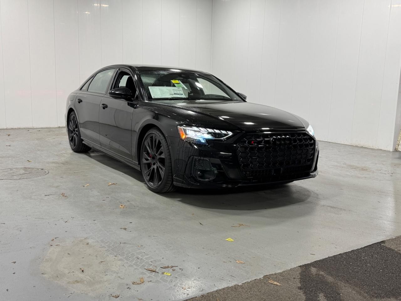 Audi S8 Vehicle Full-screen Gallery Image 6