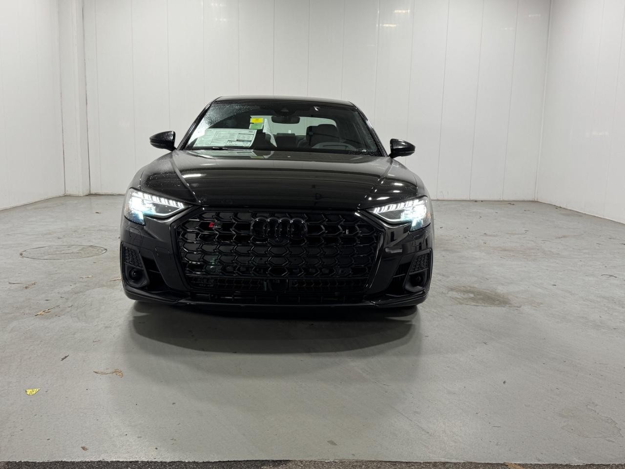 Audi S8 Vehicle Full-screen Gallery Image 7