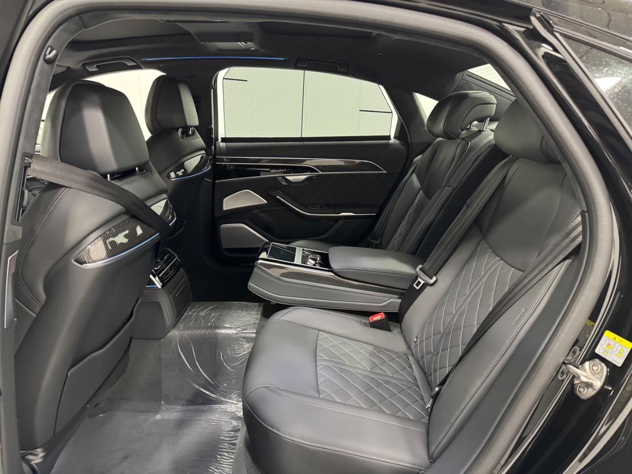 Audi S8 Vehicle Full-screen Gallery Image 8