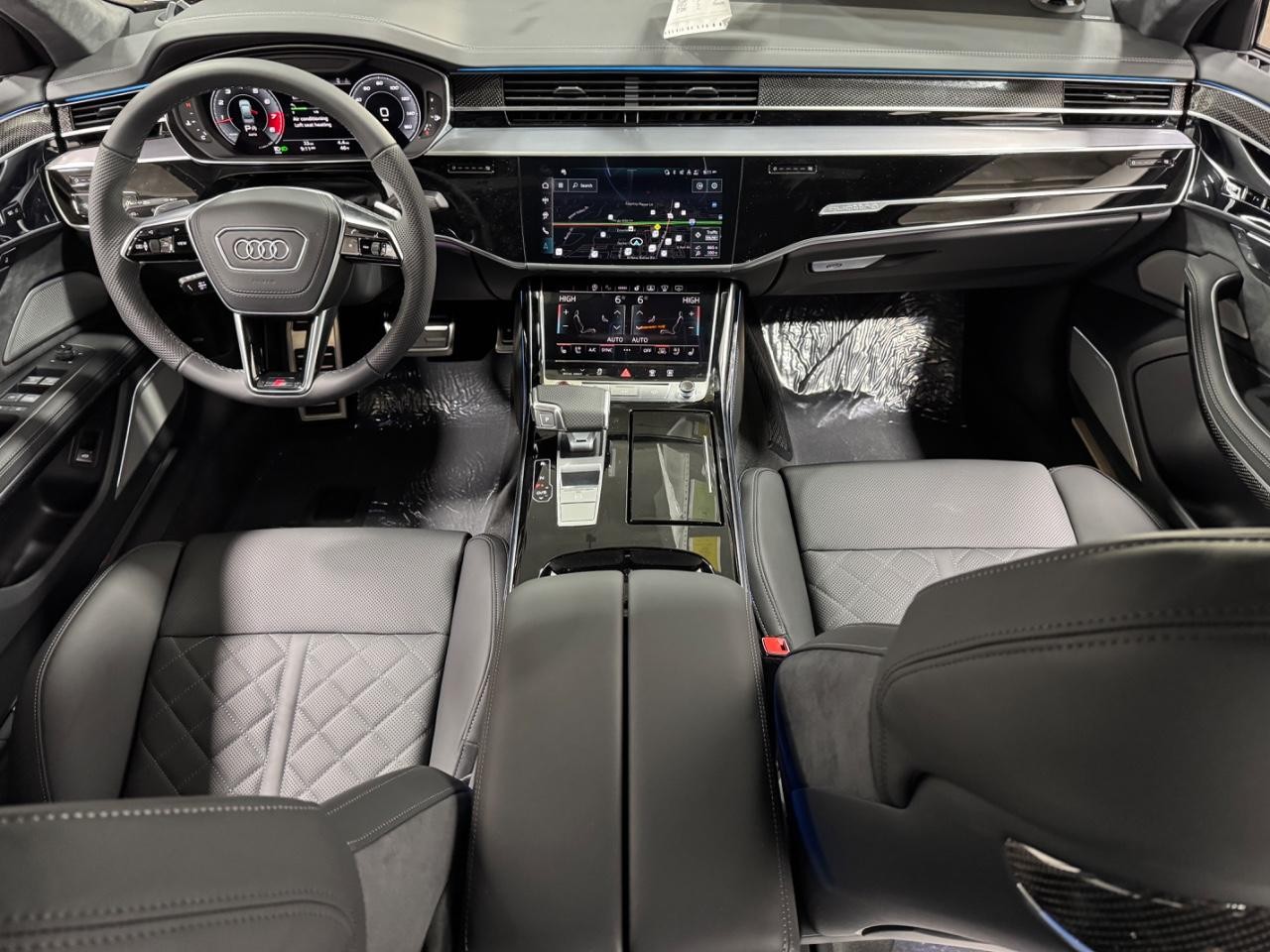 Audi S8 Vehicle Full-screen Gallery Image 13