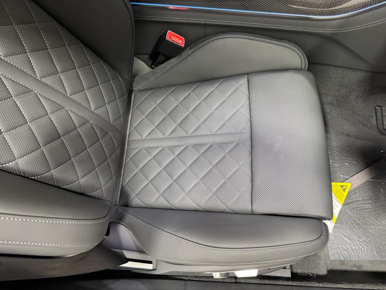 Audi S8 Vehicle Full-screen Gallery Image 20