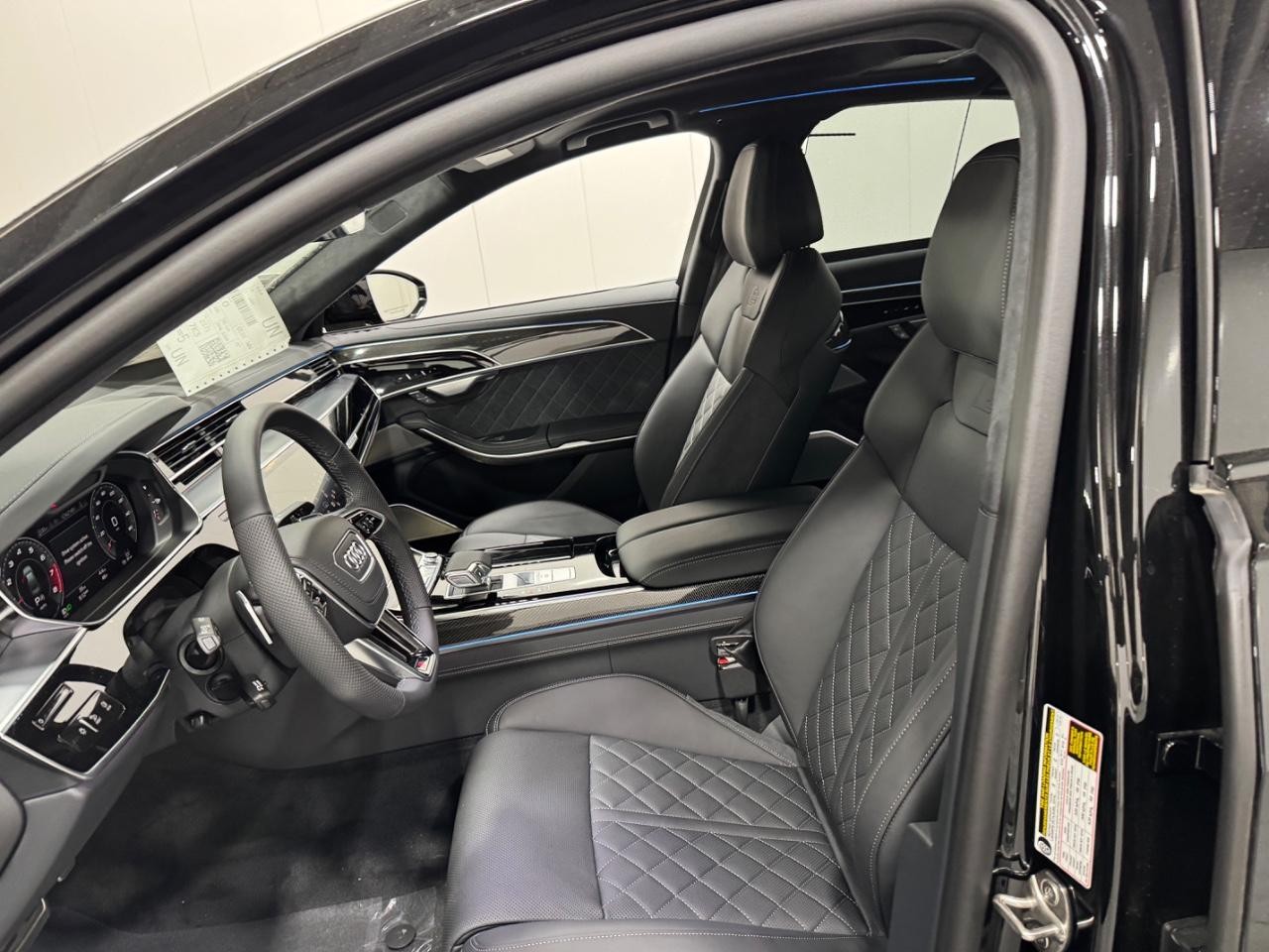 Audi S8 Vehicle Full-screen Gallery Image 28