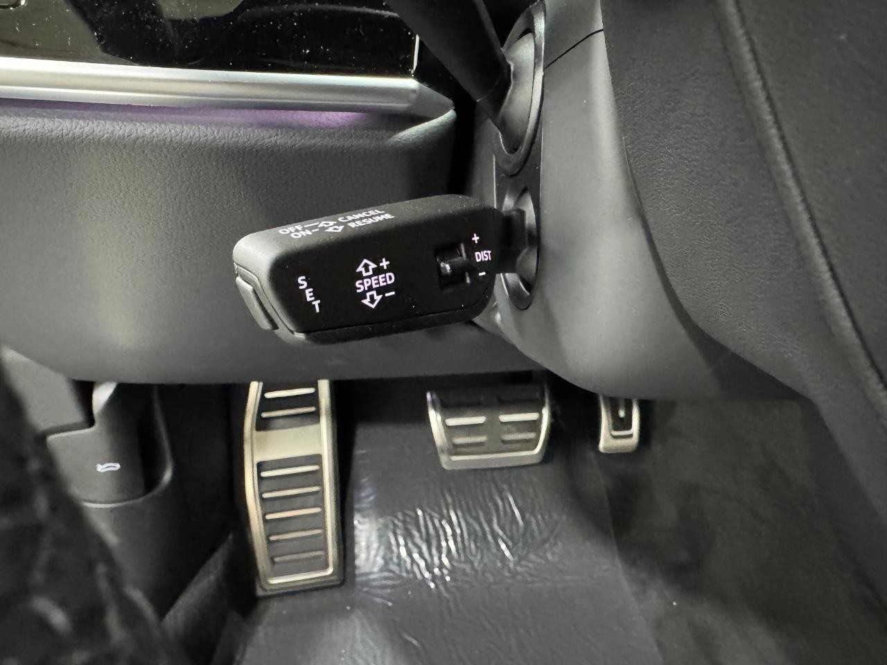 Audi S8 Vehicle Full-screen Gallery Image 32