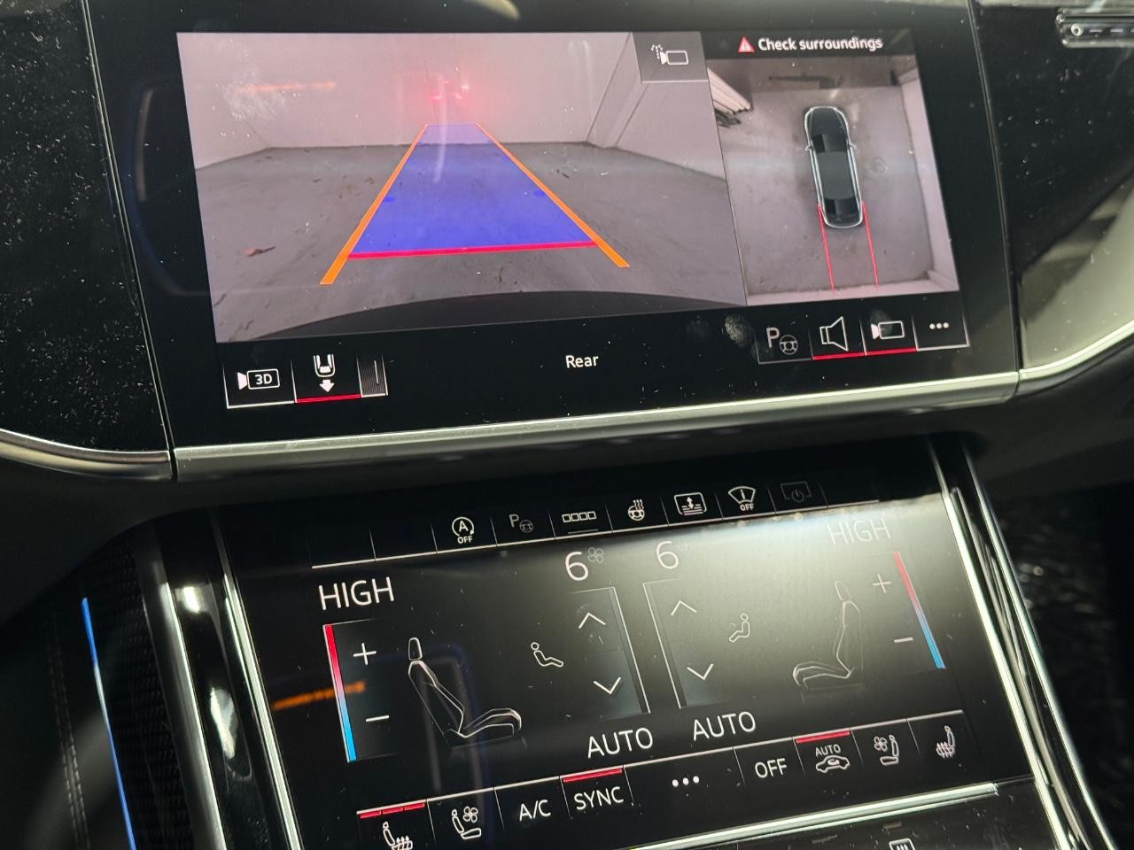 Audi S8 Vehicle Full-screen Gallery Image 36