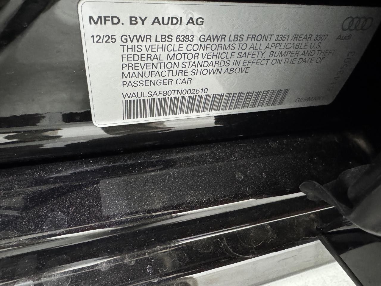 Audi S8 Vehicle Full-screen Gallery Image 37