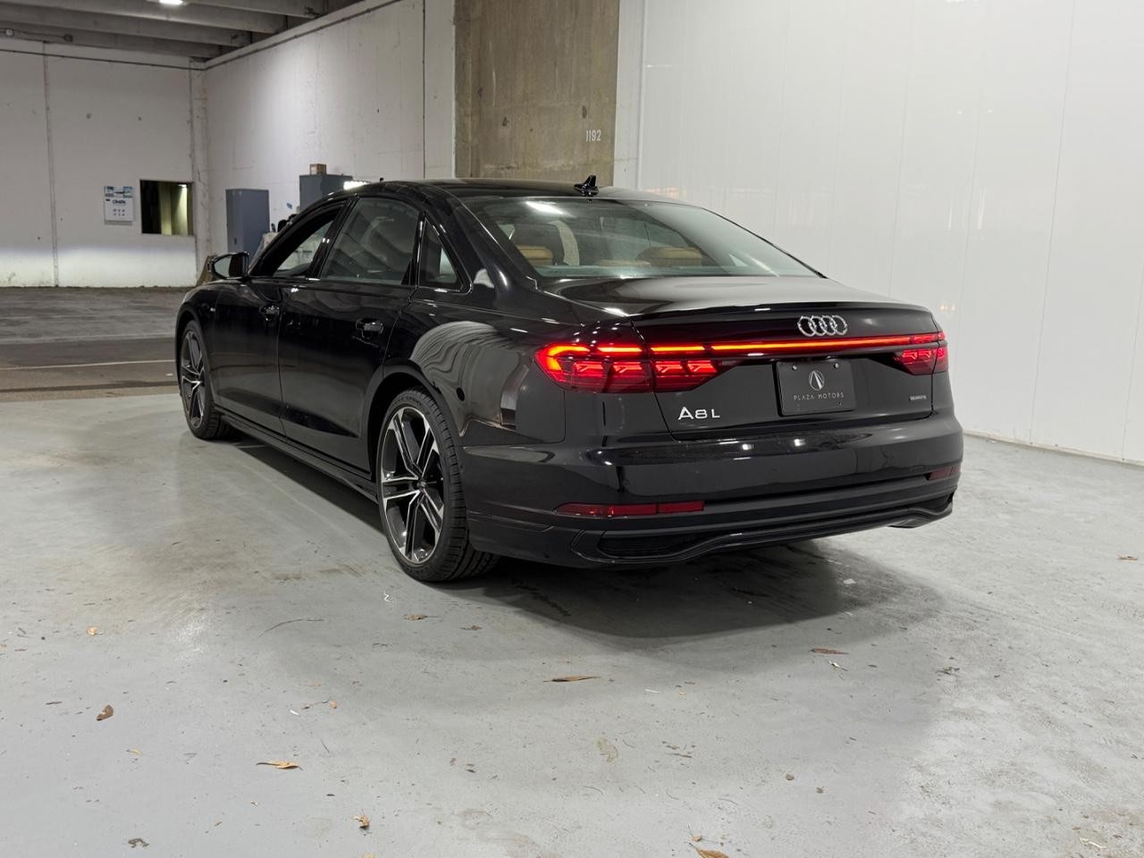 Audi A8 Vehicle Full-screen Gallery Image 3