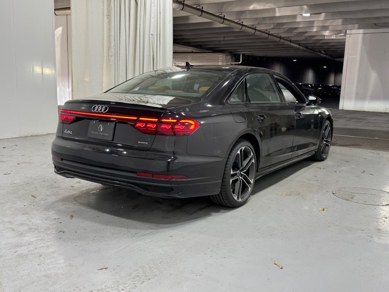 Audi A8 Vehicle Full-screen Gallery Image 4