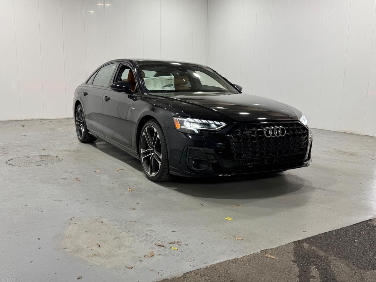 Audi A8 Vehicle Full-screen Gallery Image 6