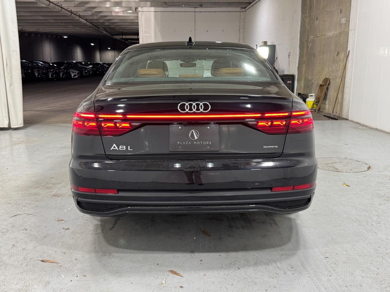 Audi A8 Vehicle Full-screen Gallery Image 9