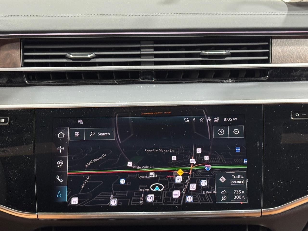 Audi A8 Vehicle Full-screen Gallery Image 15