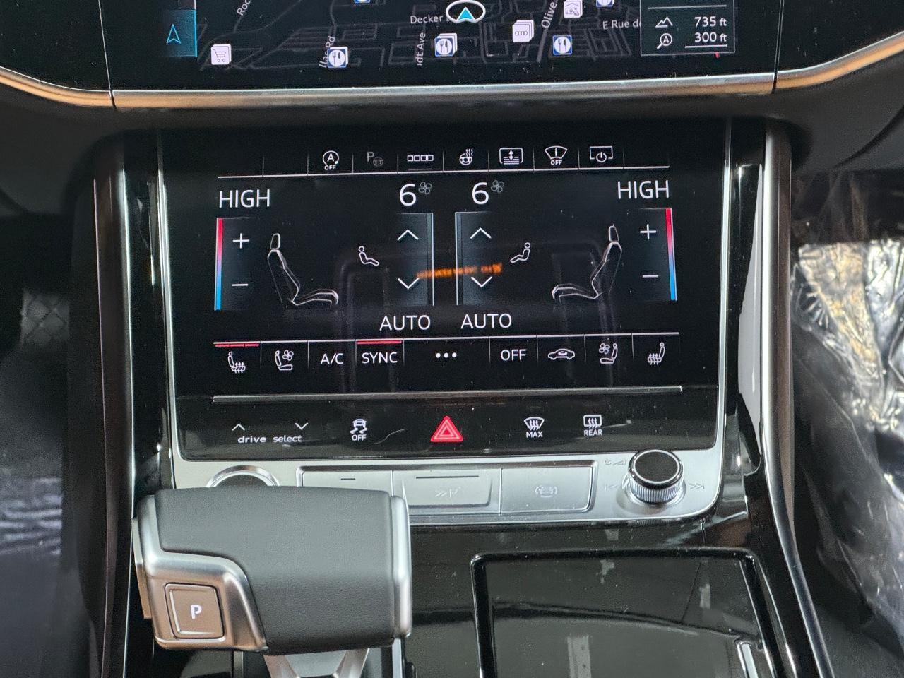 Audi A8 Vehicle Full-screen Gallery Image 16