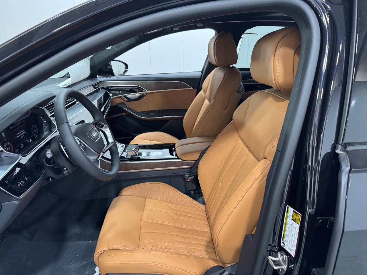 Audi A8 Vehicle Full-screen Gallery Image 29