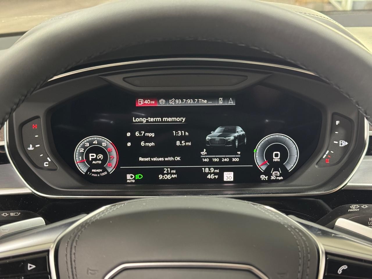 Audi A8 Vehicle Full-screen Gallery Image 36