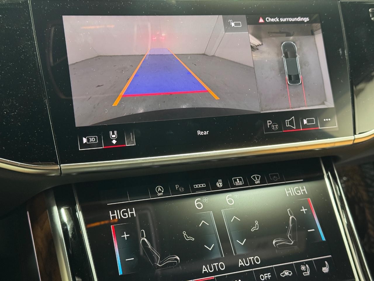 Audi A8 Vehicle Full-screen Gallery Image 37