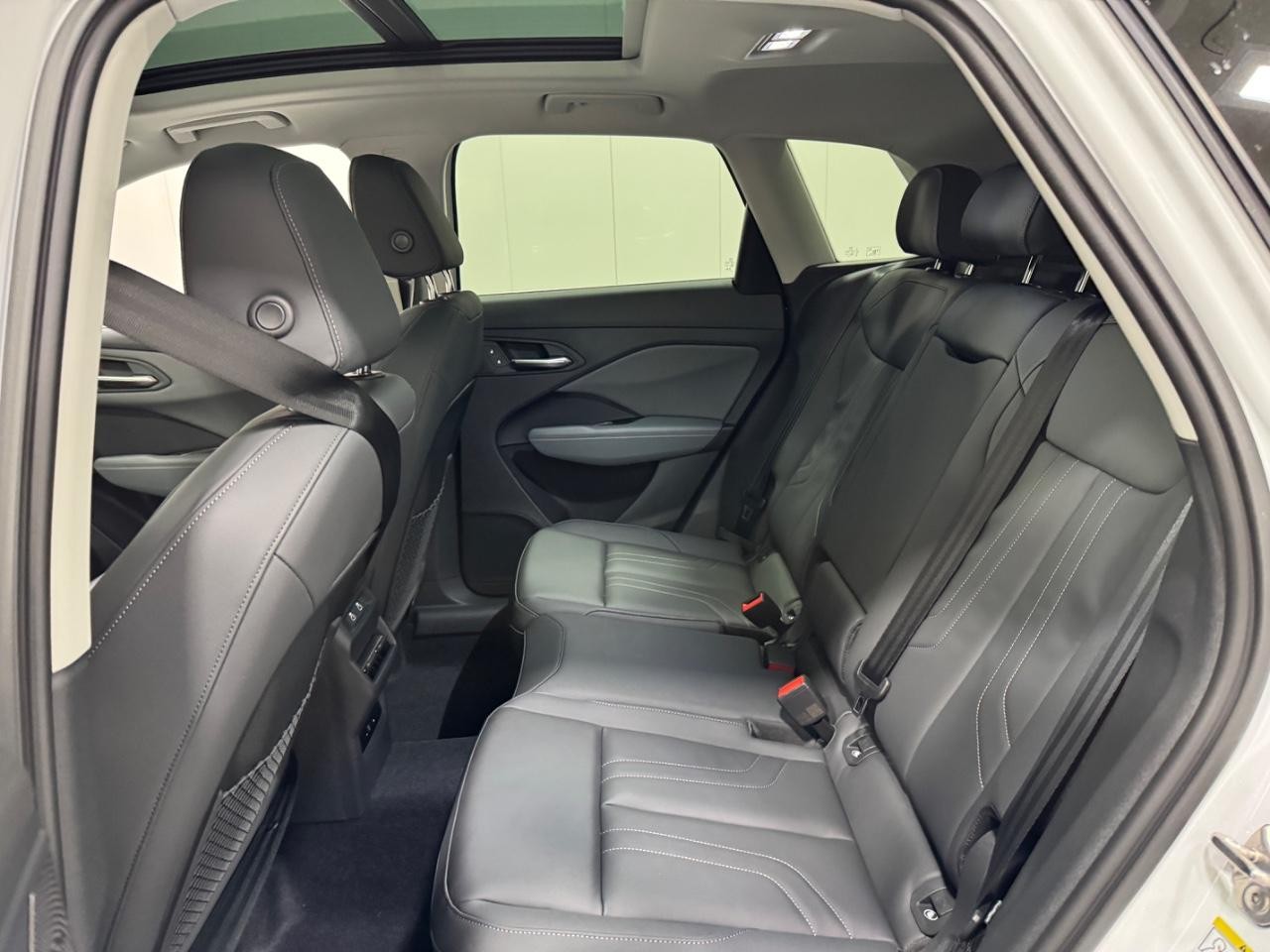 Audi Q3 Vehicle Full-screen Gallery Image 8