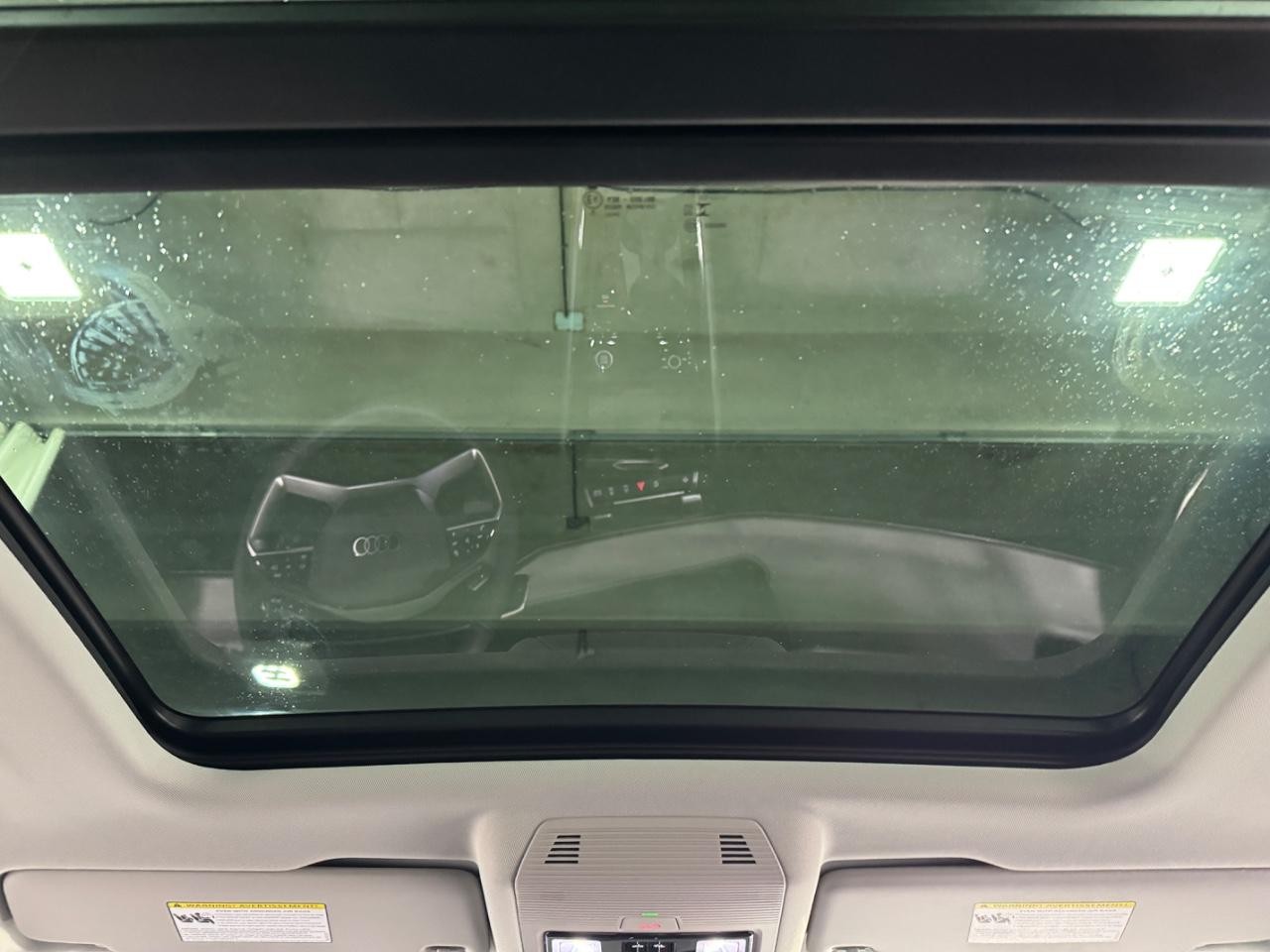 Audi Q3 Vehicle Full-screen Gallery Image 12
