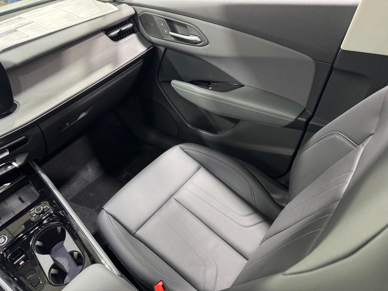 Audi Q3 Vehicle Full-screen Gallery Image 17