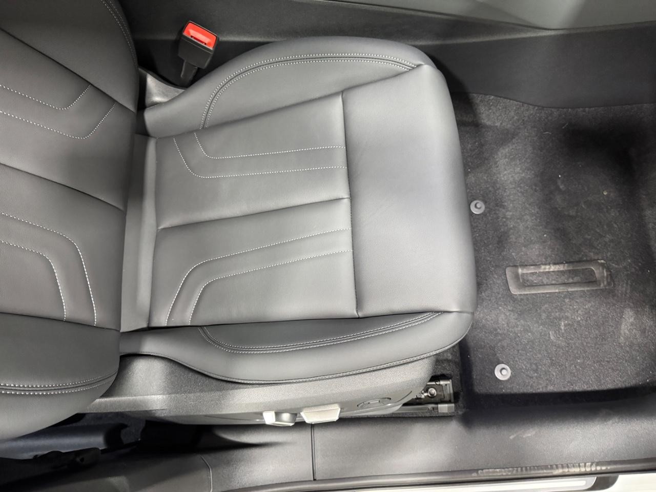 Audi Q3 Vehicle Full-screen Gallery Image 19