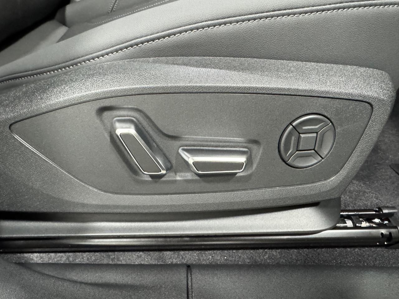 Audi Q3 Vehicle Full-screen Gallery Image 20
