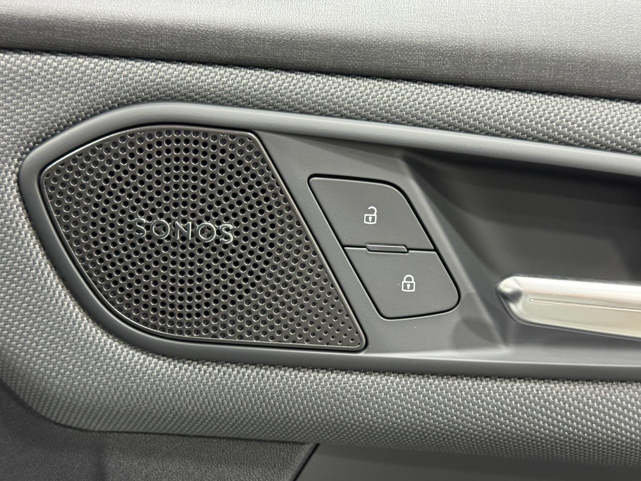 Audi Q3 Vehicle Full-screen Gallery Image 21